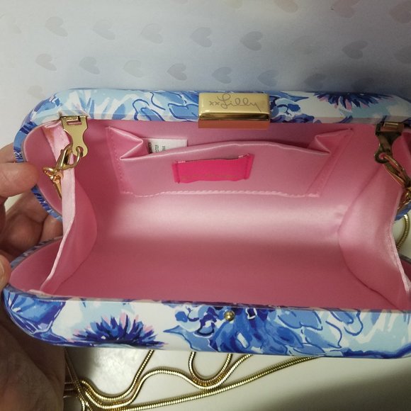 Vintage Lilly Pulitzer Diamond Jubilee Lucite Clutch Pill Box with Blue Flowers - Picture 3 of 6